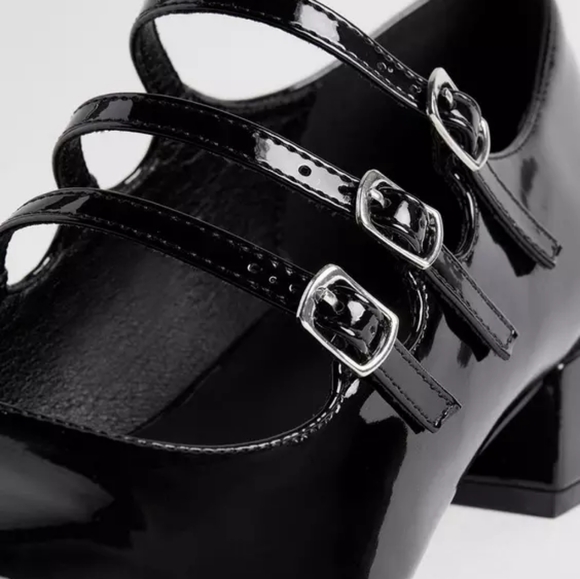 🆕⚡⚡🦇 Torrid NWT 8.5WW 9WW Square Toe Micro Heel Strappy Patent Shoes - Picture 5 of 6